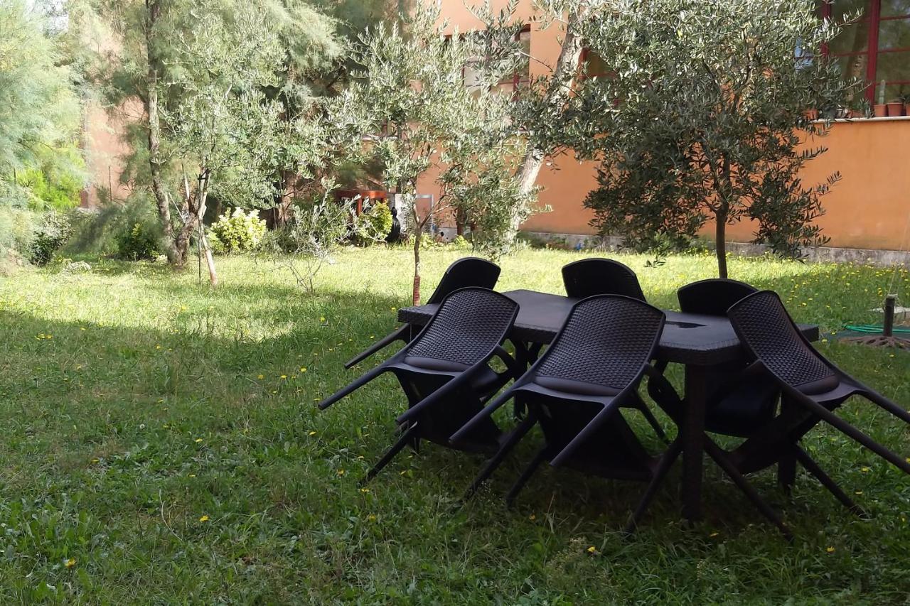 House On The Beach Apartment Calambrone Bagian luar foto